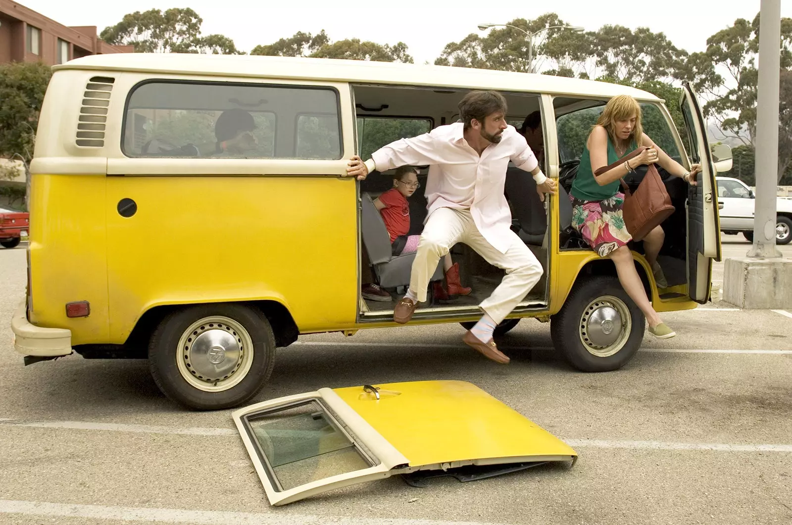 Razbit kombi iz 'Little Miss Sunshine' kot metafora