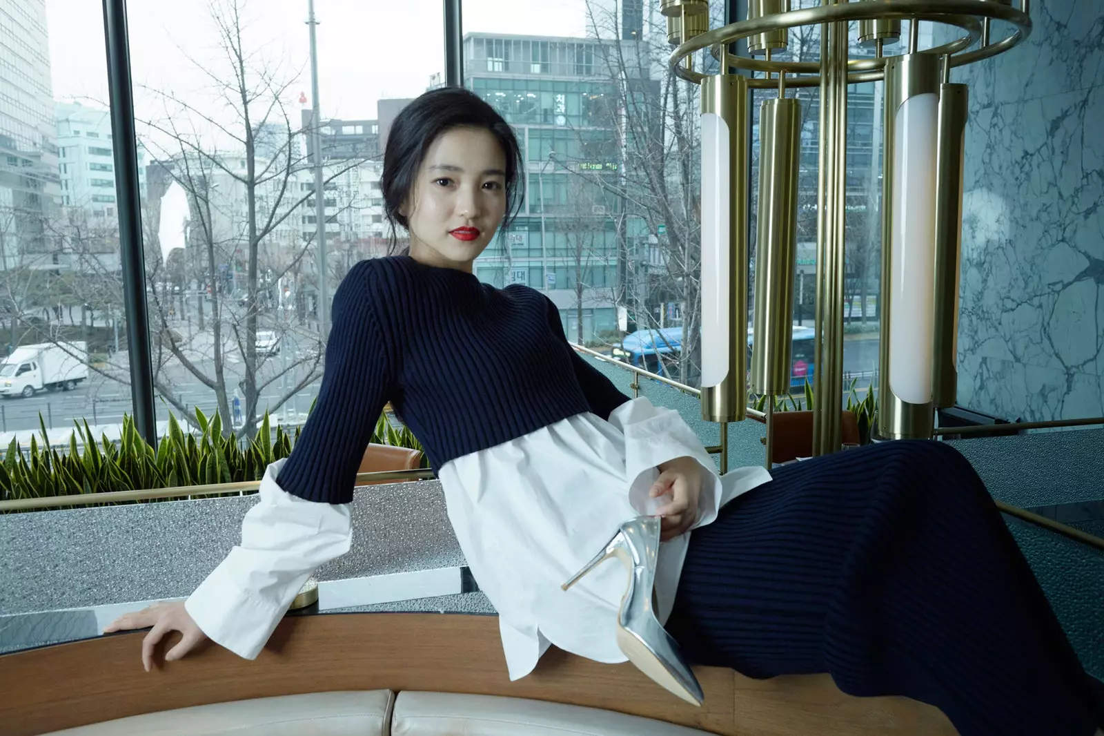 Kim TaeRi posa amb total look de Kenzo al Four Seasons Seoul