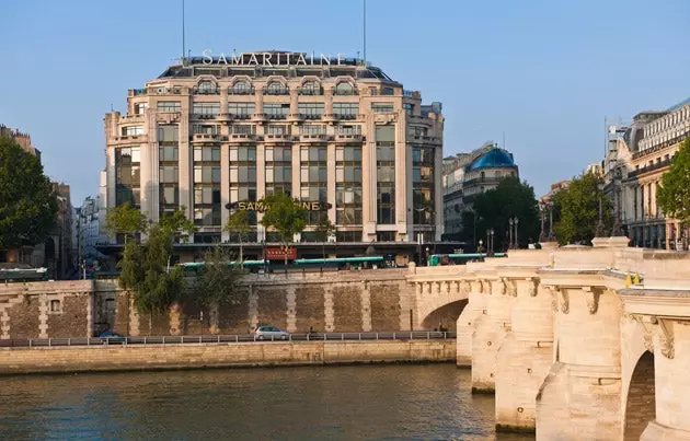 chailleann Parisians a Samaritaine