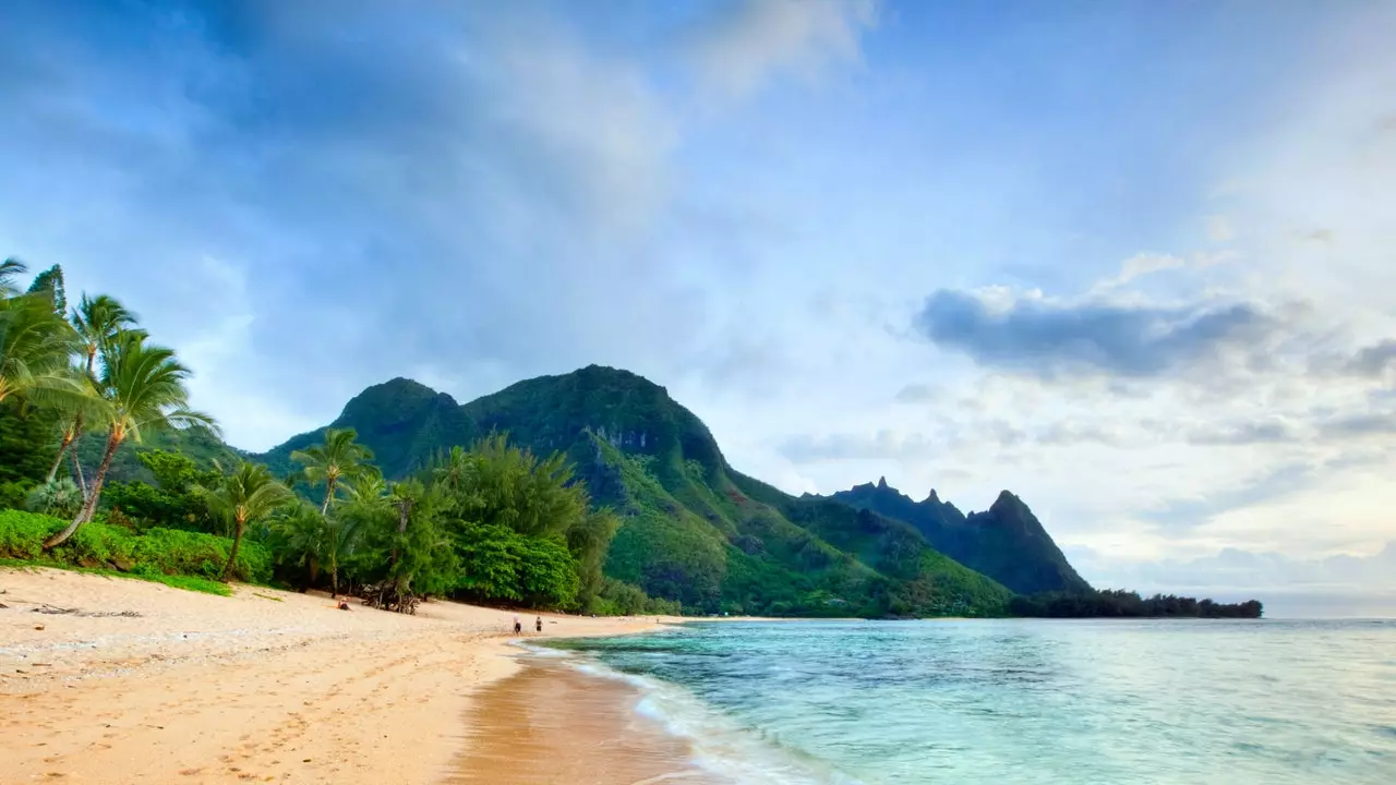 Praia de Kauai, no Havaí, reabre após enchentes de 2018