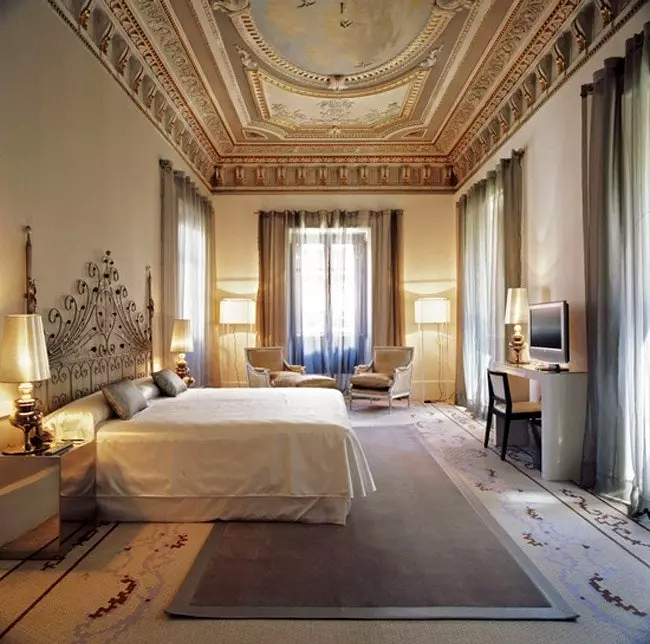 Een van de kamers in het Hospes Palacio de los Patos hotel in Granada