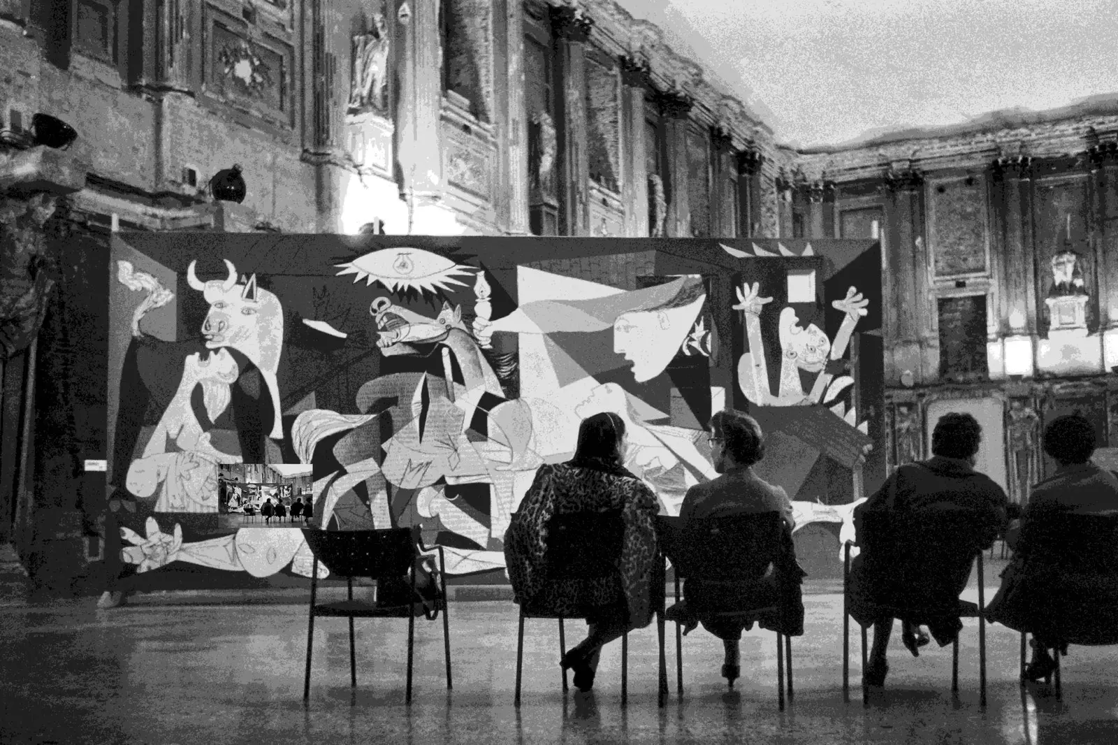 Taispeántas Pablo Picasso ag an Palazzo Reale Milan.