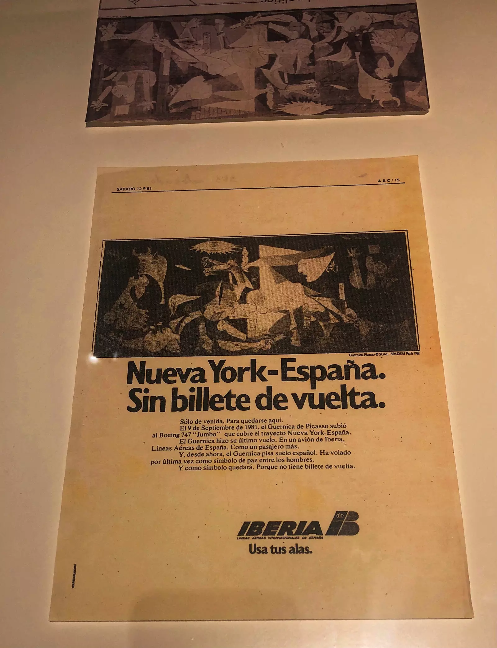 Cartaz exposto em 'Picasso a viagem de Guernica'.