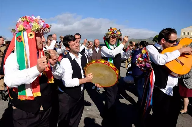 Zakaj se nisi nikoli oblekel v verdiales?