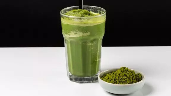 Tae Matcha: áit ar féidir an superfood nua trendy i Maidrid a cheannach agus a thriail