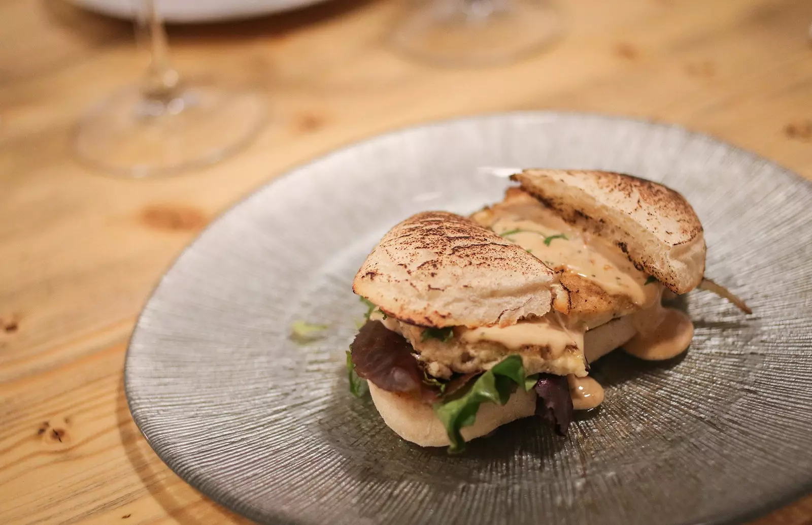 Hamburger Grouper në Antequera mollete nga La Revuelta