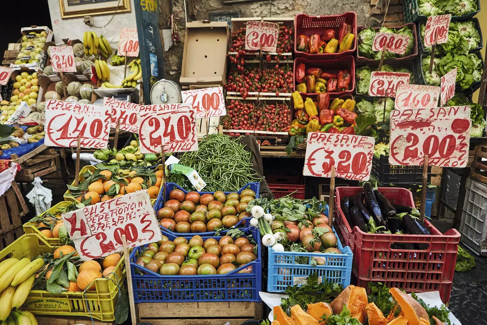 Fruits and vegetables at the Pignasecca market