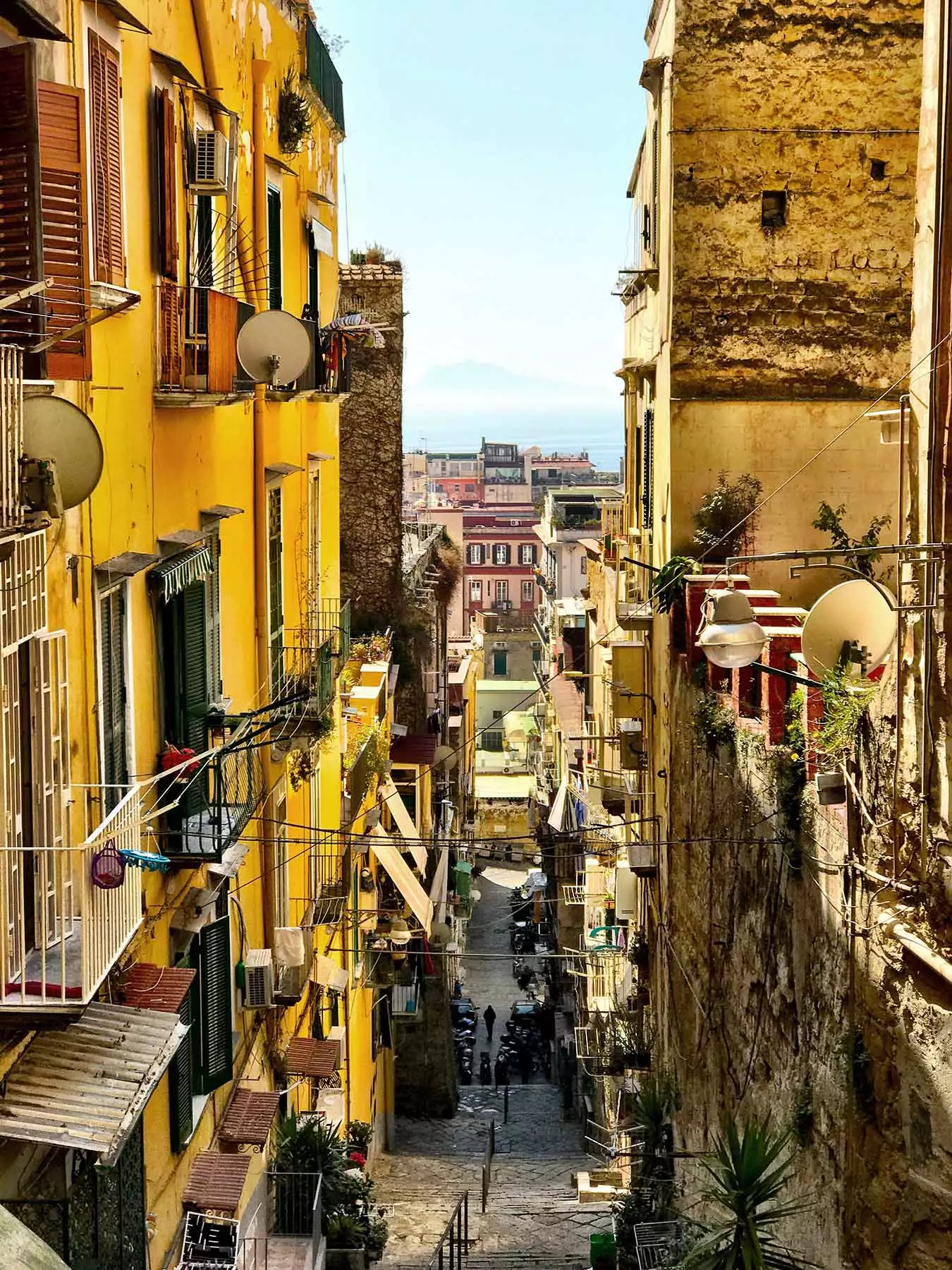 E perdersi passeggiando per le vie di Napoli...