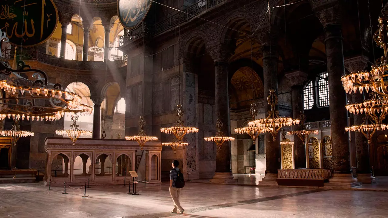 Istanbul uden mennesker: luksusen ved at gå alene gennem Hagia Sophia