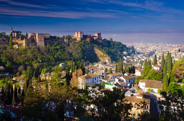 Granada, kada pabovi kriju svoje uske ulice