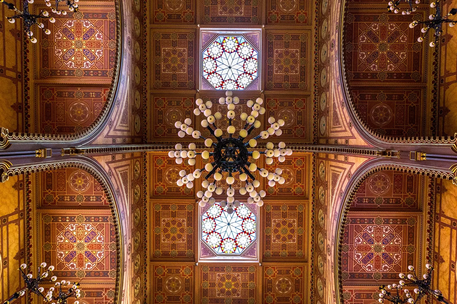 Interior da Grande Sinagoga em Budapeste