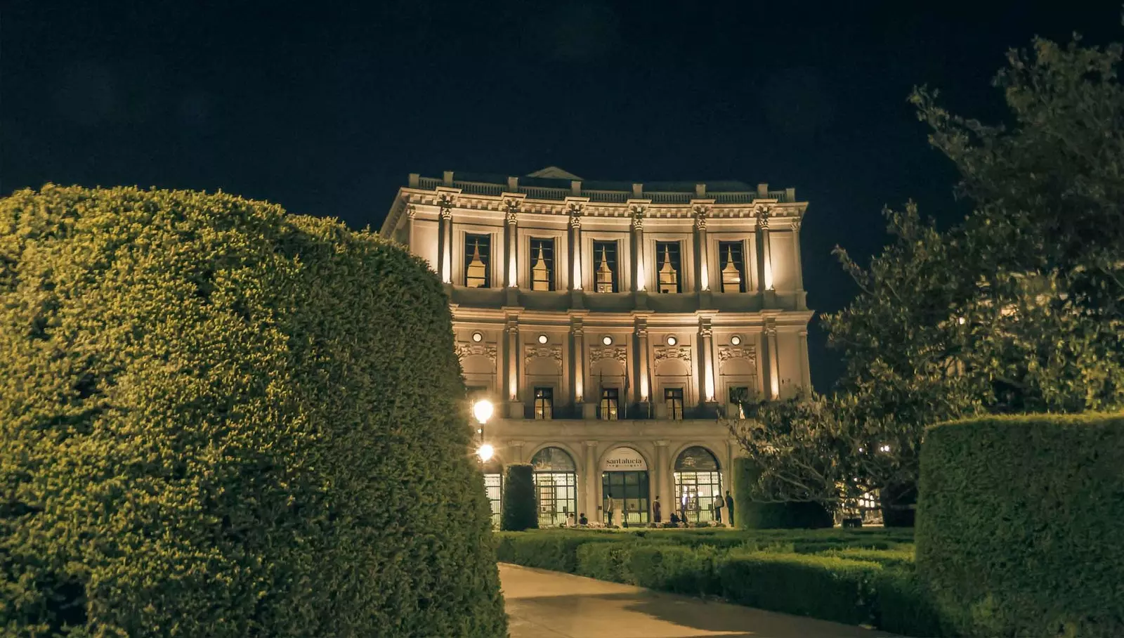 teatro real madrid à noite