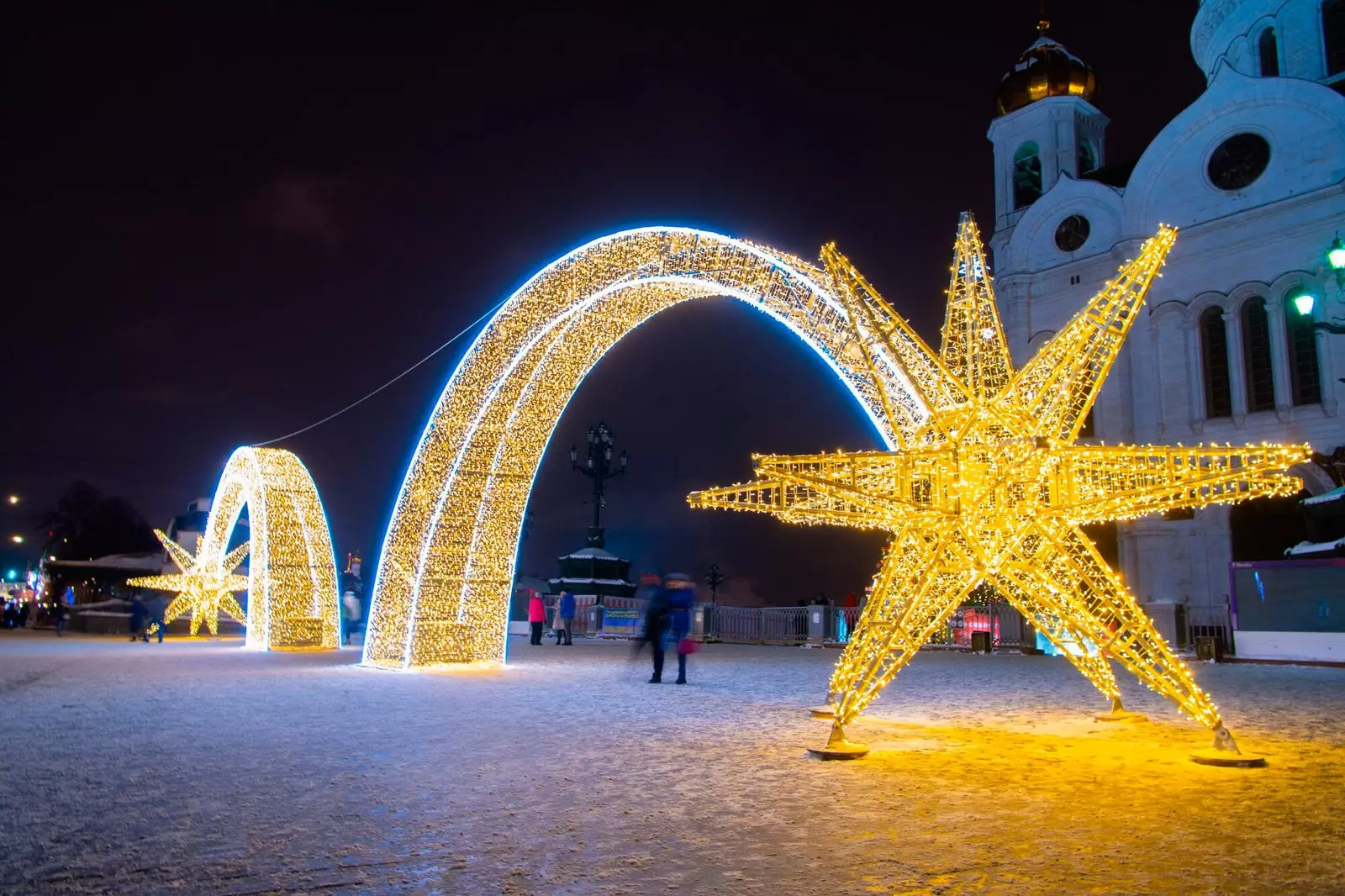 Lampu Moscow dipasang dan dicipta oleh Iluminaciones Ximnez