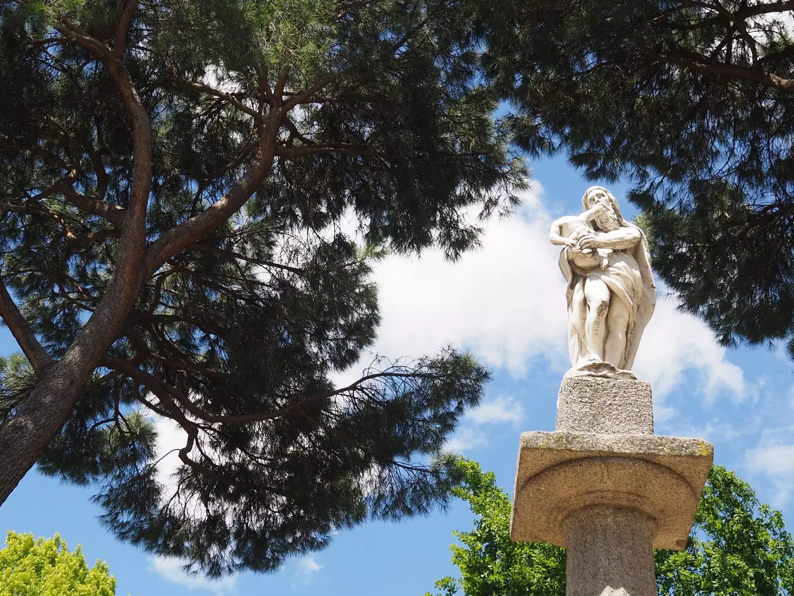 Ένα ταξίδι στην ιστορία με επίσκεψη στο καταφύγιο El Capricho