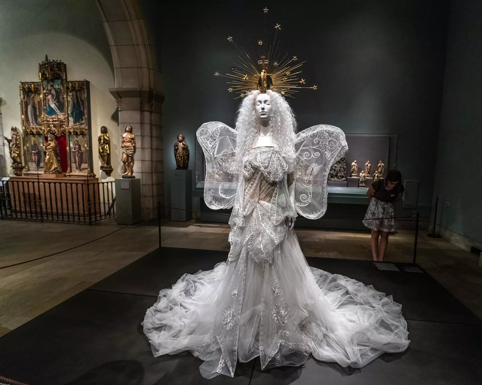 La 'Madonna' di John Galliano esposta al MET