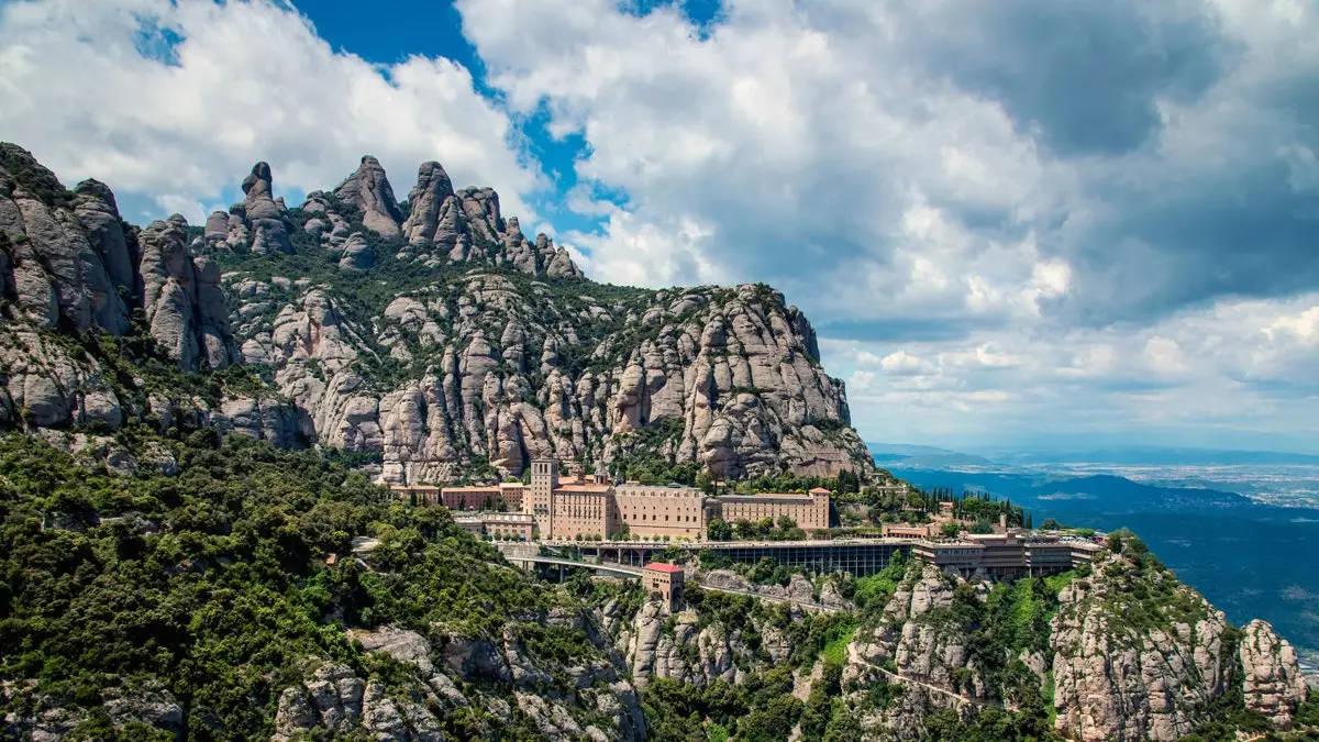 Montserrat: keingintahuan, rute, mitos, dan legenda