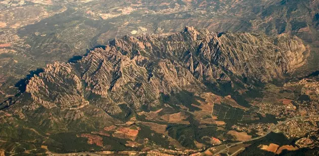 Montserrat butun ulug'vorligi bilan