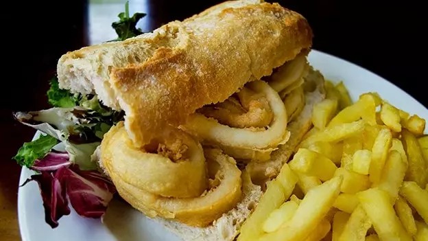 Perché il panino ai calamari è tipico di Madrid?