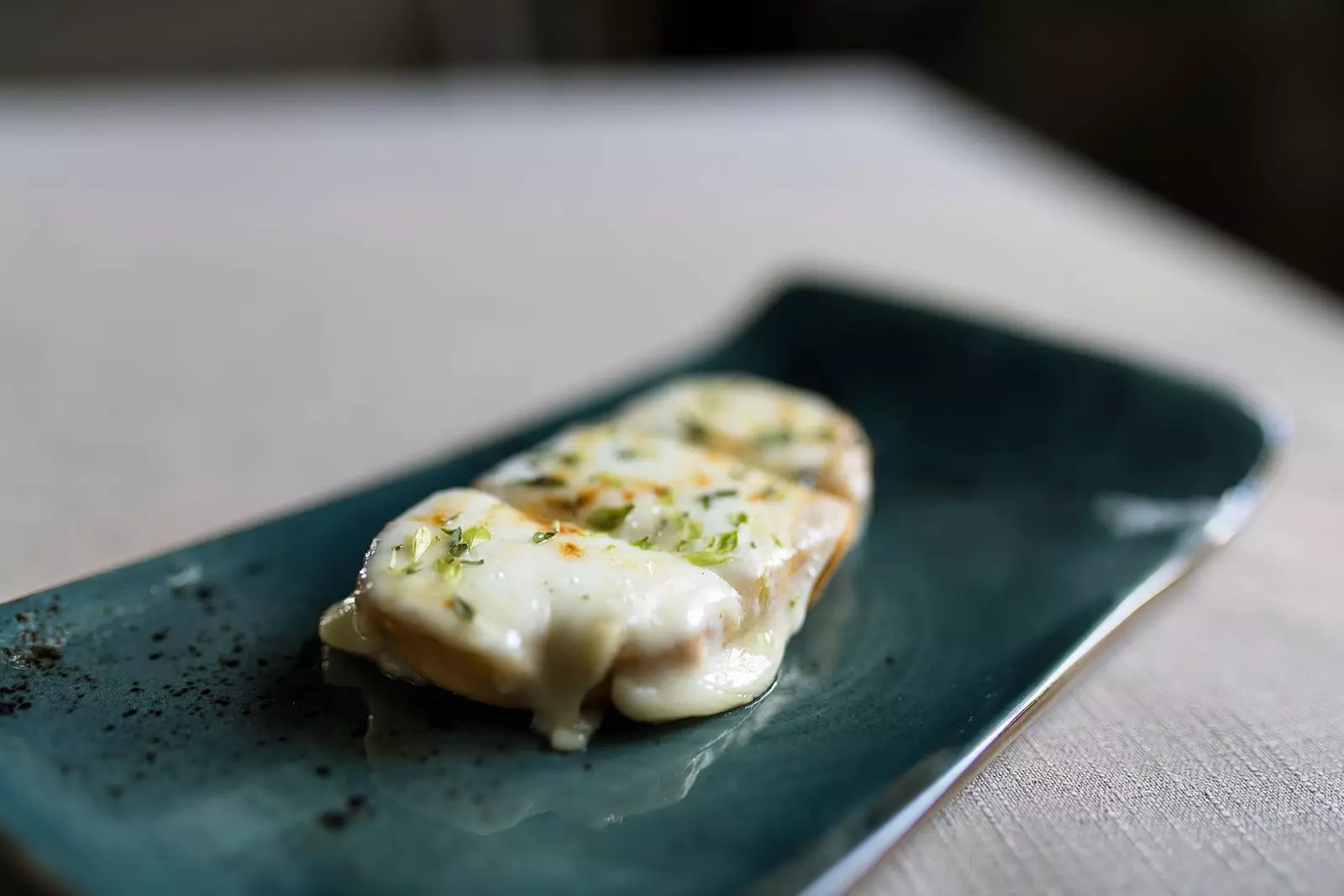 Goat cheese from Aracena with organic honey from Cortegana