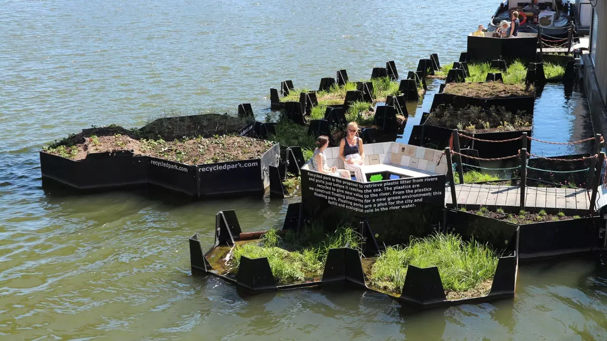 Roterdamas ostā tiek atklāts otrreizēji pārstrādāts peldošais parks