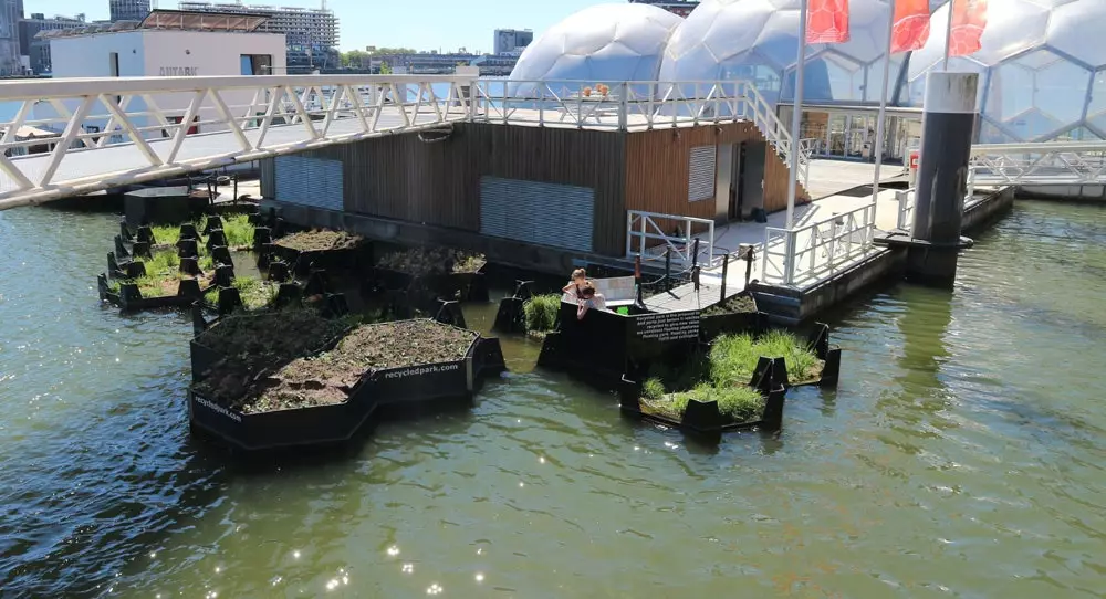 Port w Rotterdamie uruchamia pływający park z recyklingu