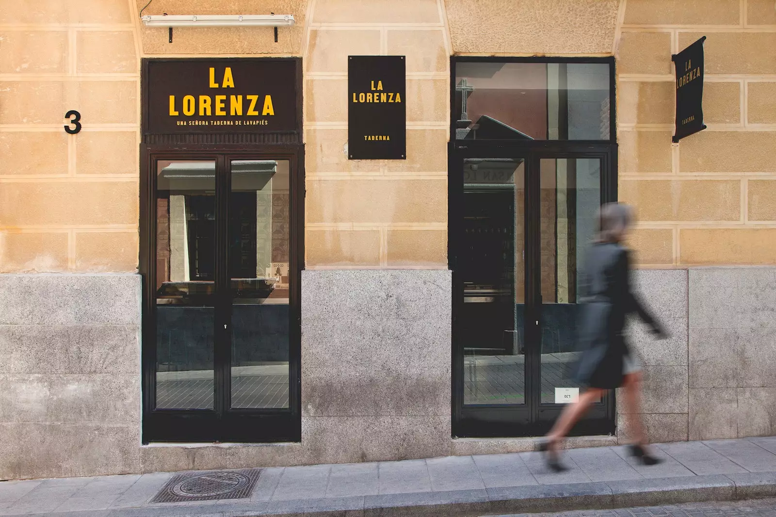 Facade of La Lorenza