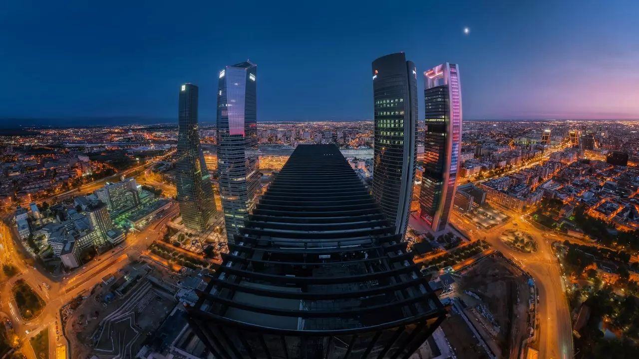 Torres de Madrid: 170 foto's die de evolutie laten zien (en die van de emblematische lucht van de hoofdstad)