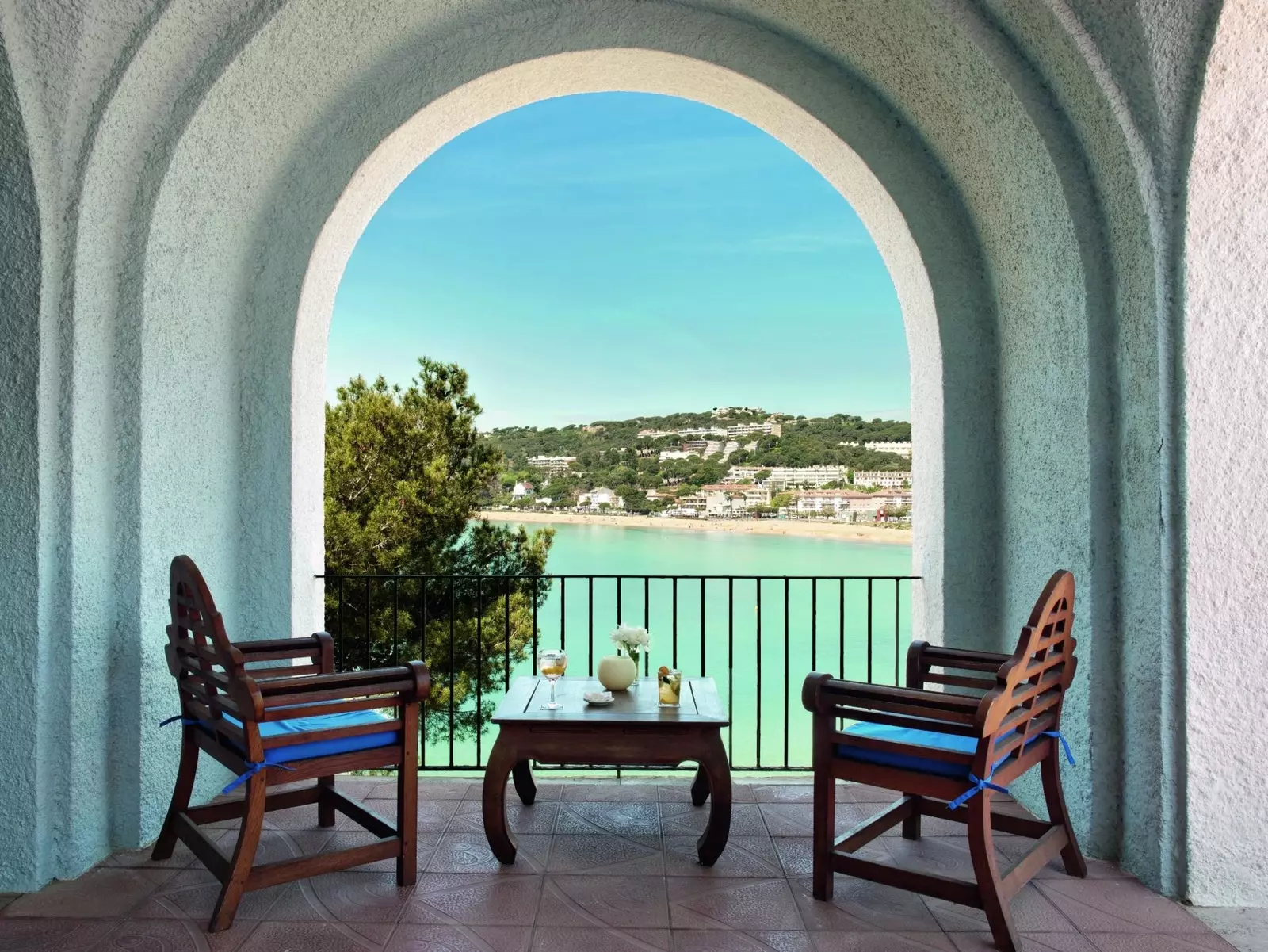 Blue Bar and its views of the Sant Pol bay