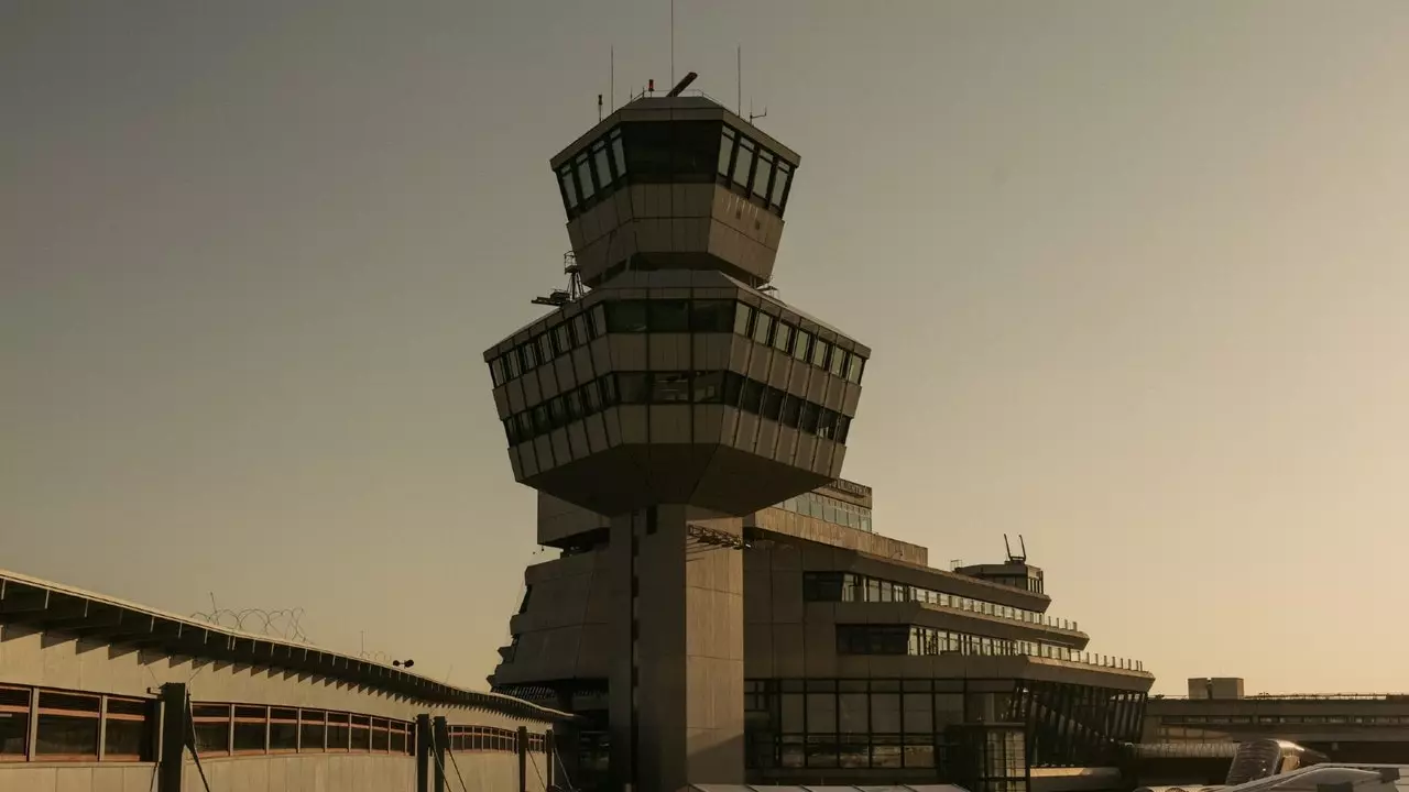 Questo libro è un inno all'aeroporto chiuso di Berlino-Tegel