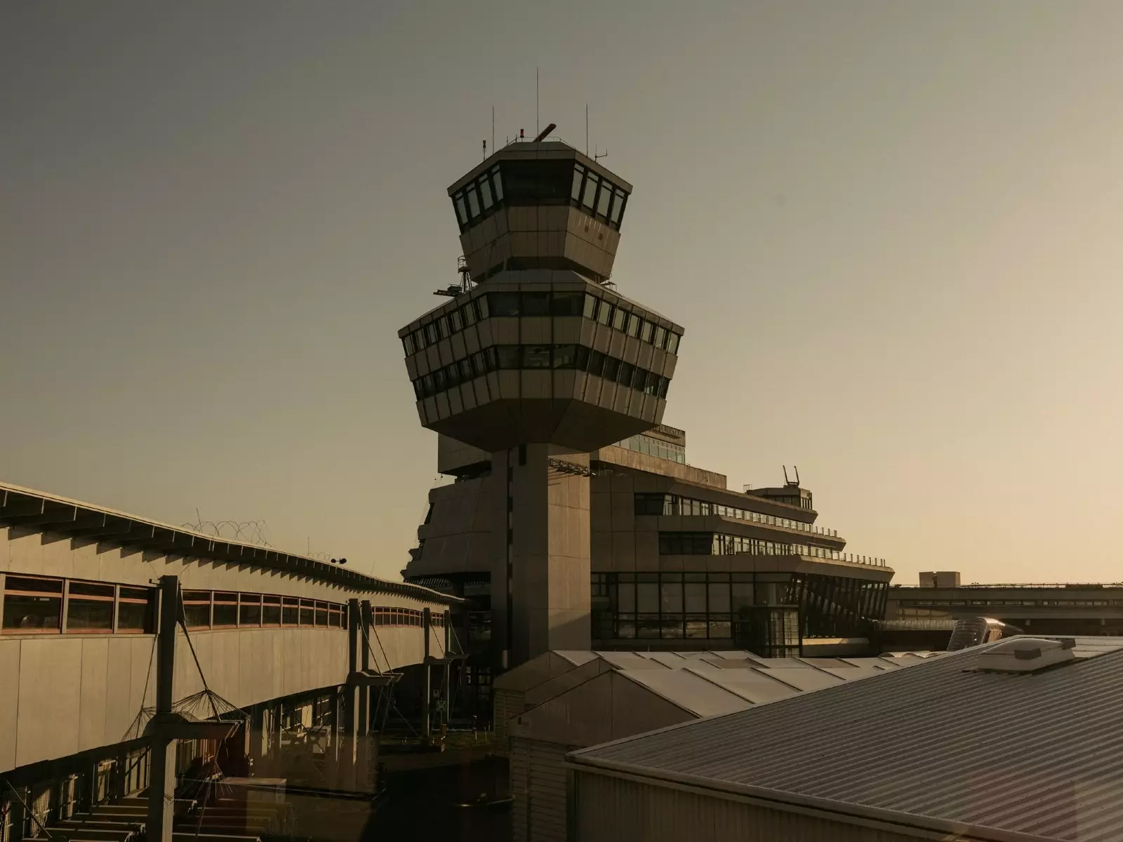 «Flughafen Tegel» кніга для аматараў архітэктуры