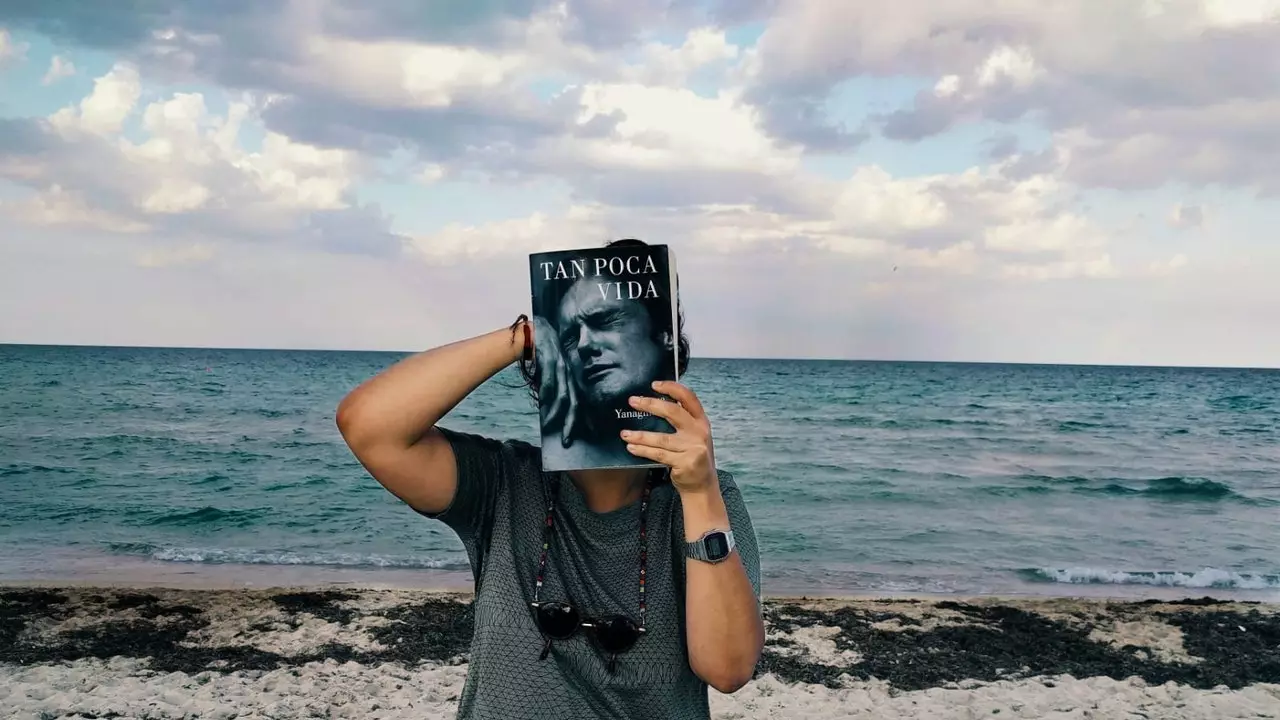 Bookfacefriday: mtindo wa fasihi unaoenea Instagram