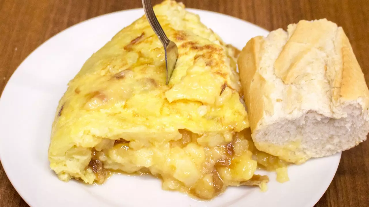 Kichocheo cha omelette bora ya viazi huko Madrid (na Sylkar)