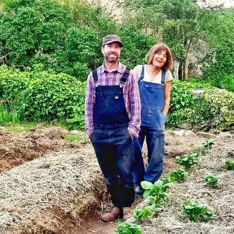 Sílvia Ferrer Dalmau et Alfred Capdevila dans leur ville de Solsonès