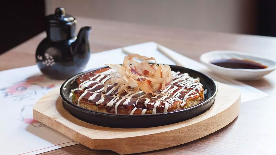 الطبخ مع هاناكورا Keigo Onoda: How to Make Okonomiyaki