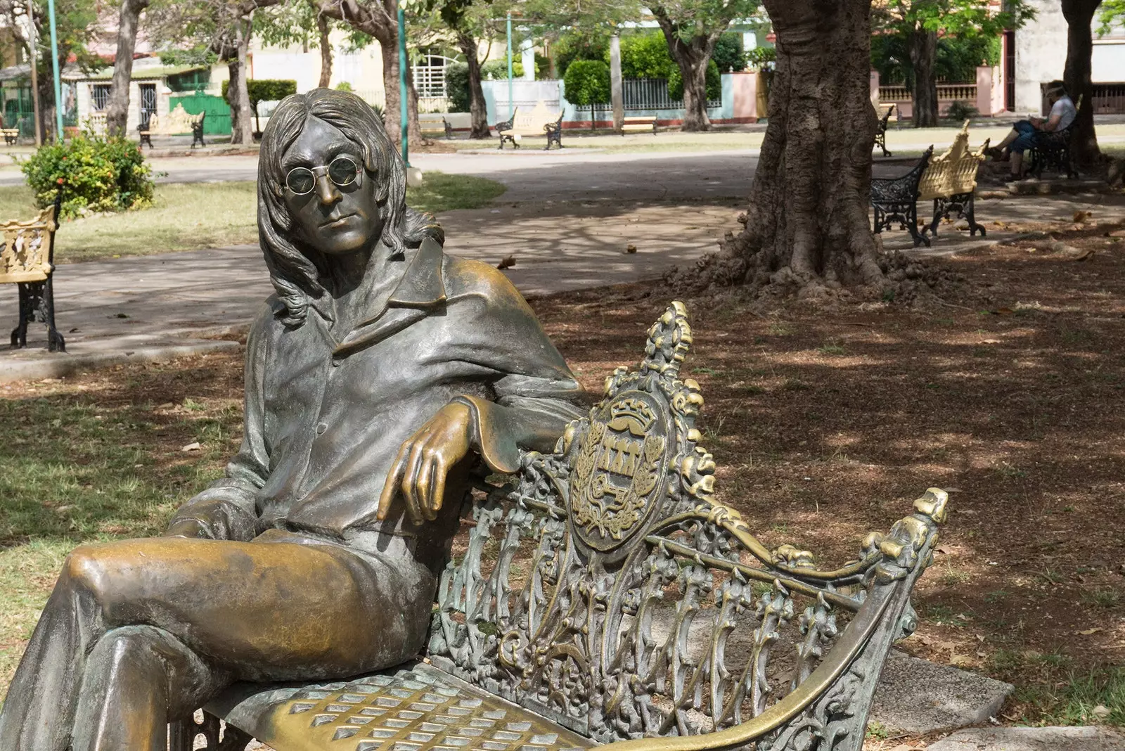 Statuja e John Lennon e bërë nga Jos Villa Soberón në Havana.nbsp