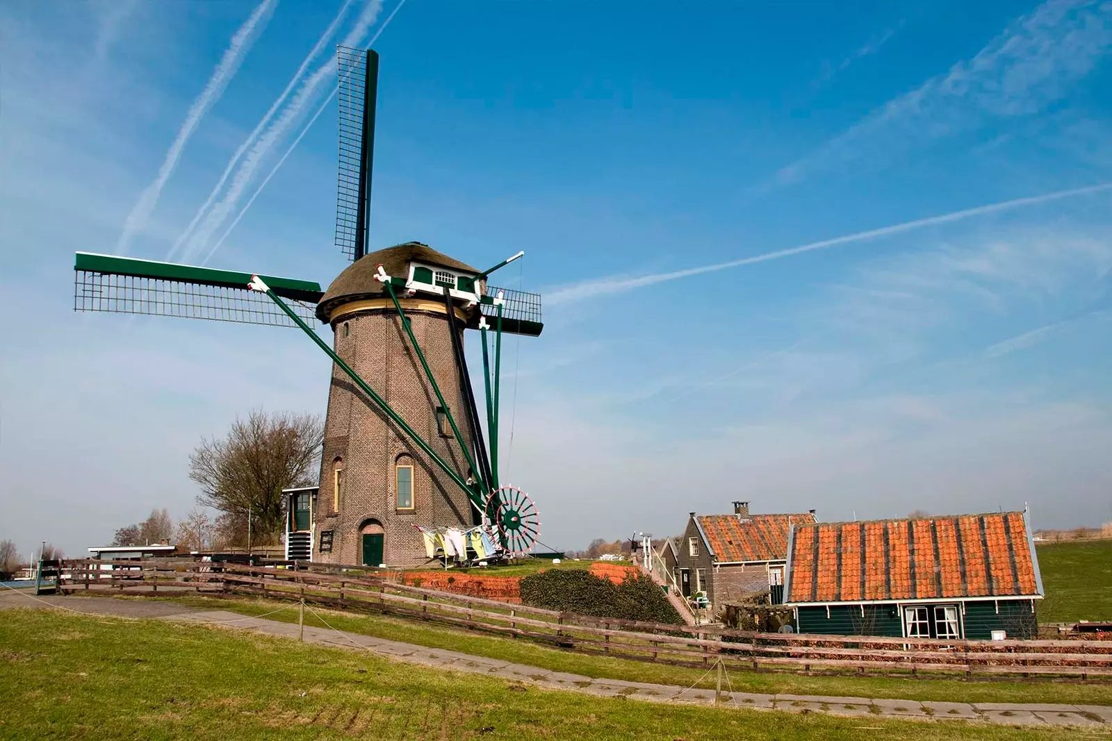 Een van Leidens nog werkende windmolens