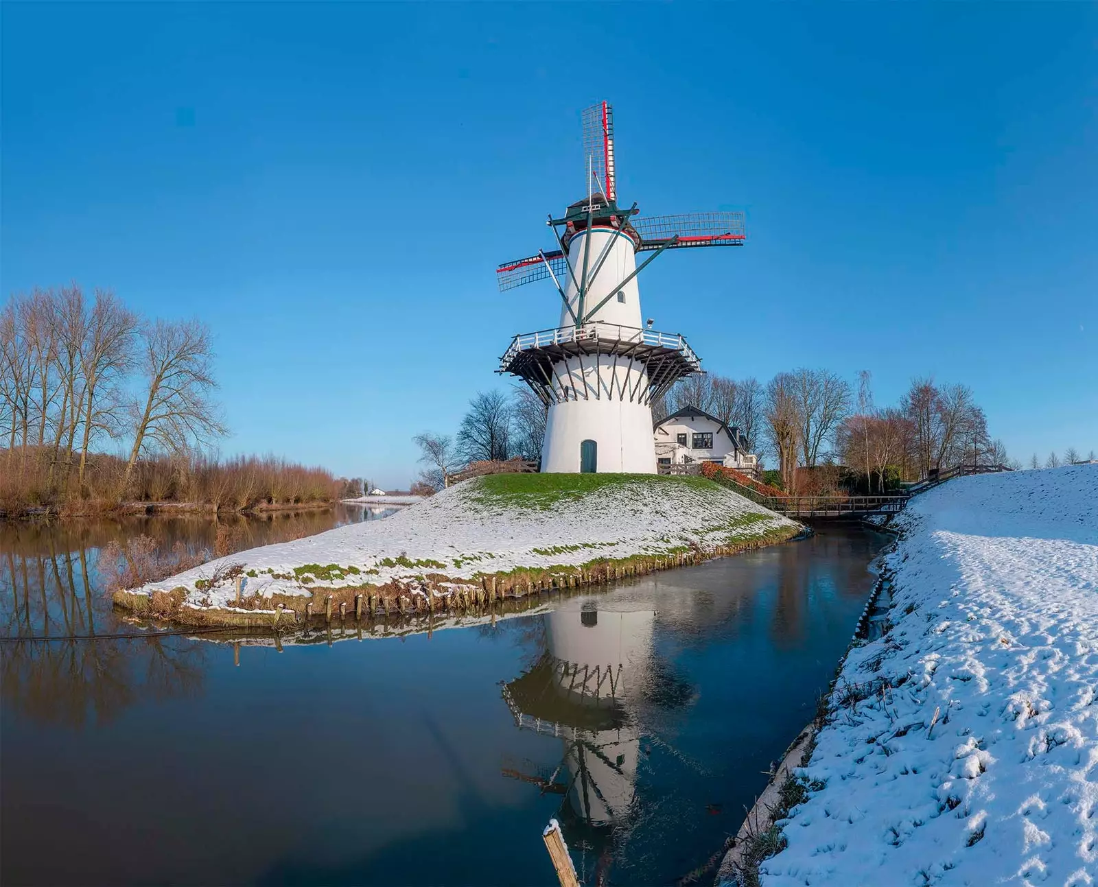 Van Schoolmeester de enige molen die nog papier maakt