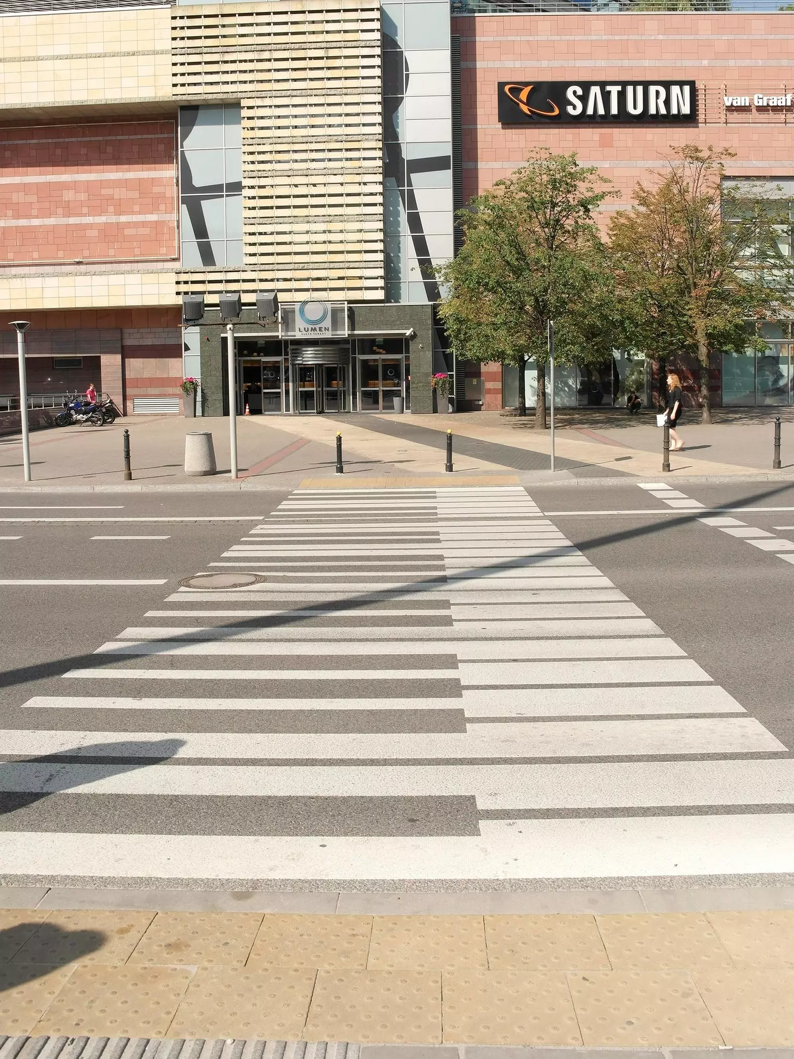 Zebra cross di jalan Emilii Plater di Warsawa