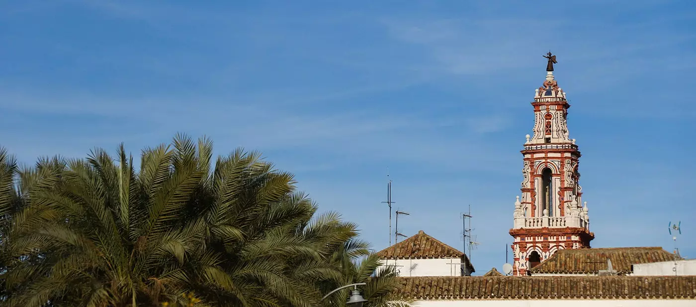 Sanhuana baznīcas tornis no Plaza de España