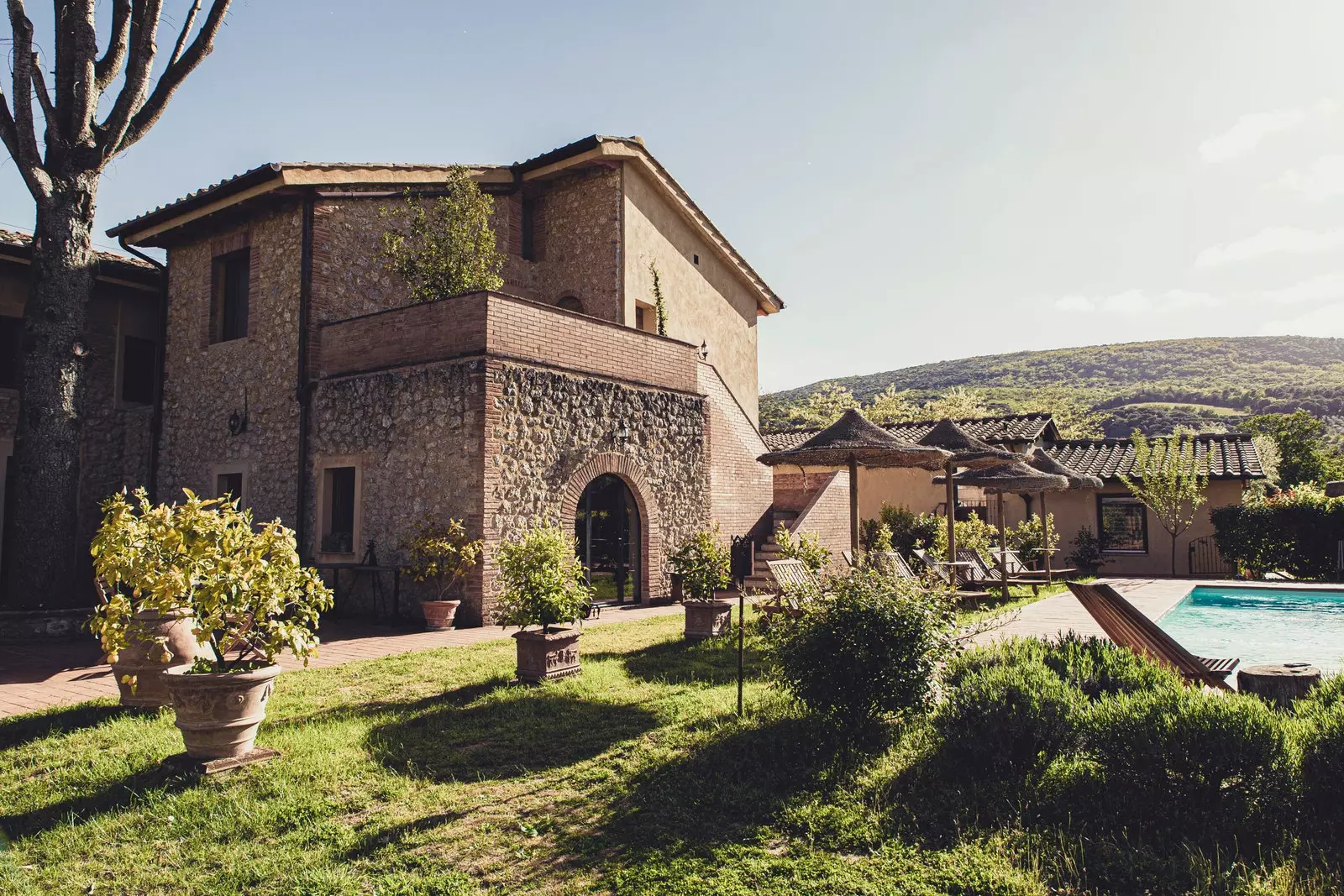 Tuscany hides Agrivilla i Pini, a vegan hotel where minimalism and nature is the norm