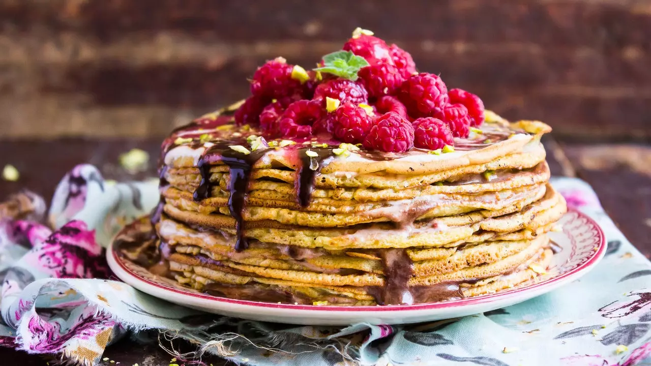 Pancakes Amerikani, fluffy Ġappuniżi jew vegan: it-tliet riċetti definittivi