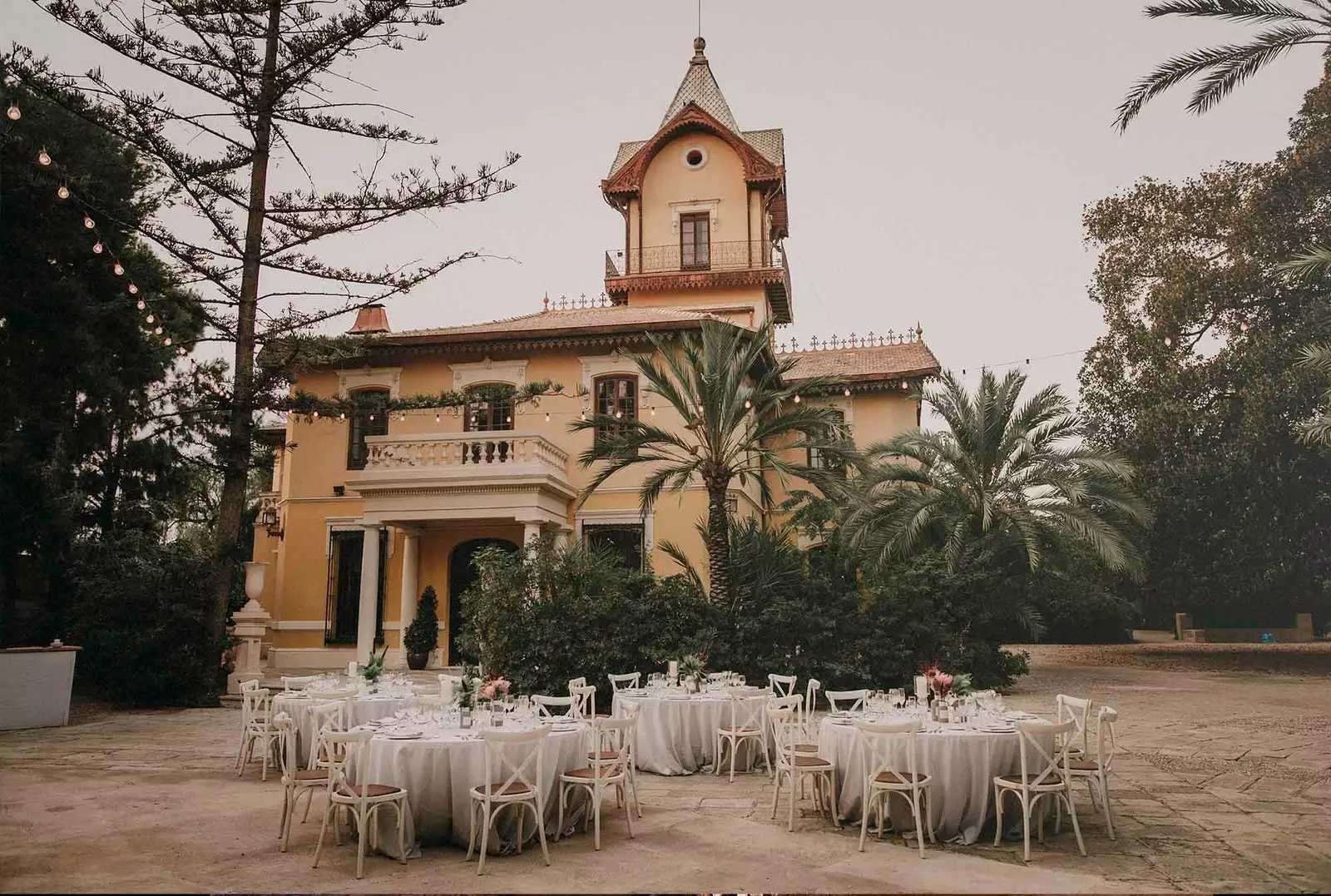 Abrëll Gardens