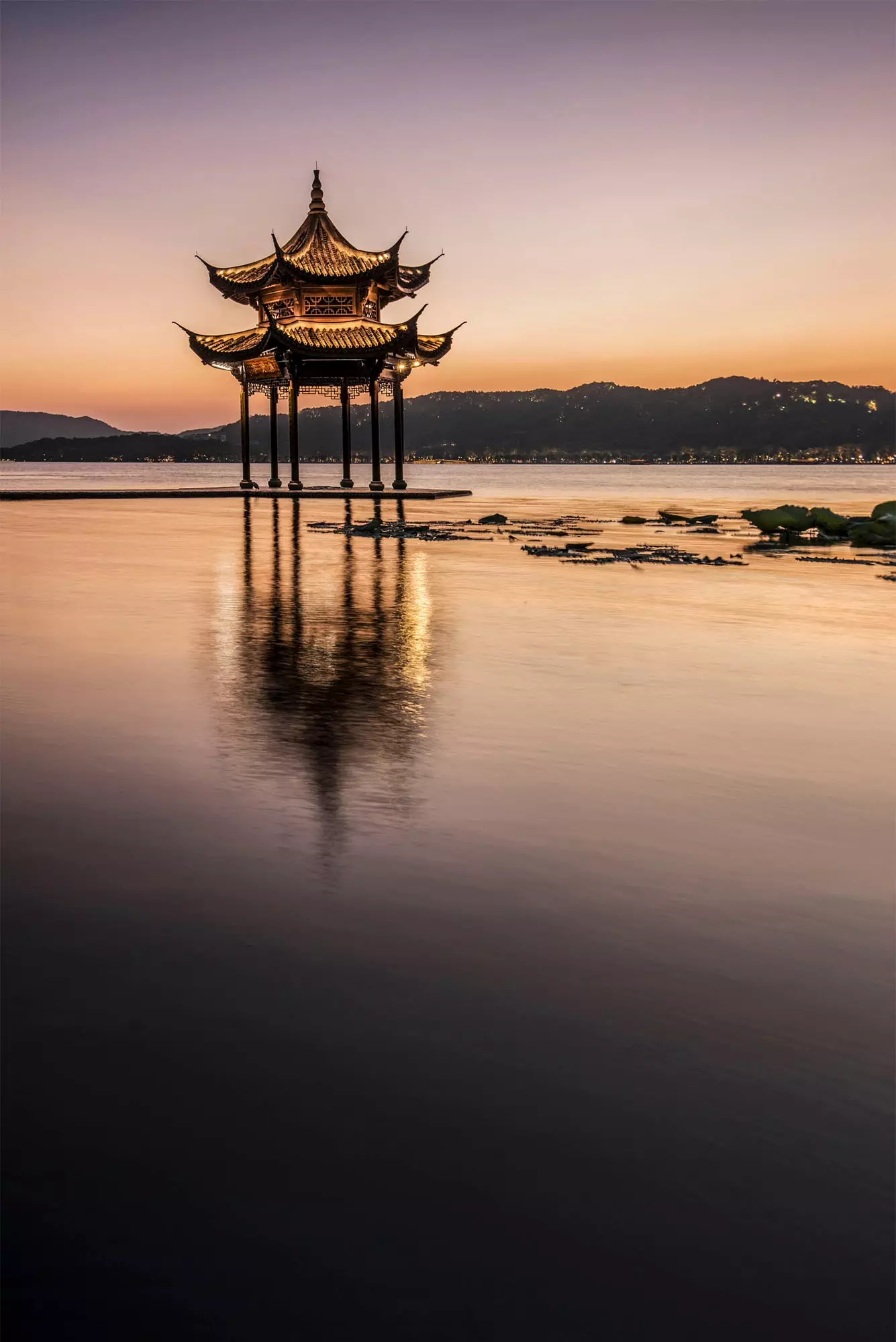 pagode bij zonsondergang in china