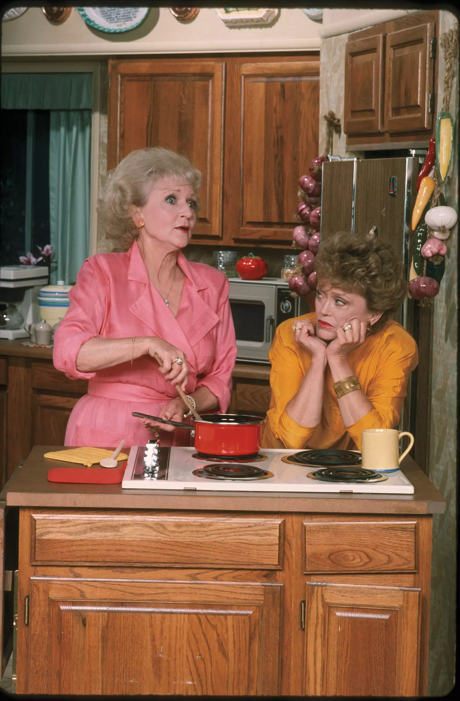 تم نشر كتاب وصفات Golden Girls