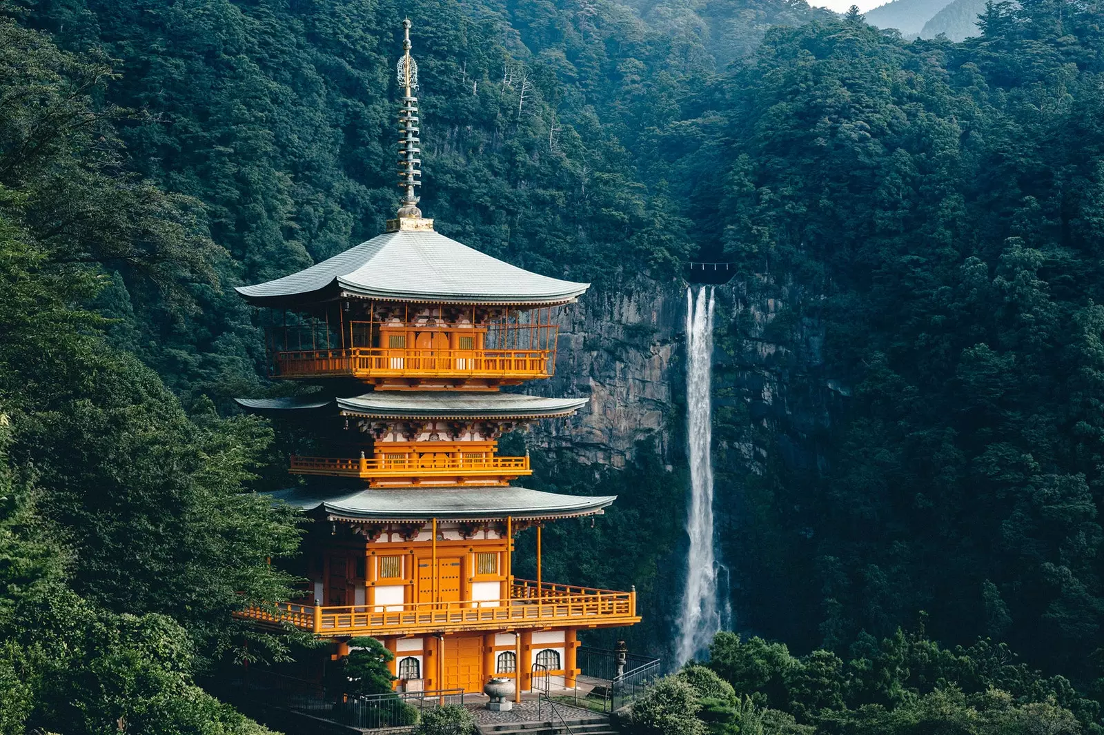 Seigantoji og Nachi-fossen som du vil finne pilegrimsreise gjennom Kumano Kodo