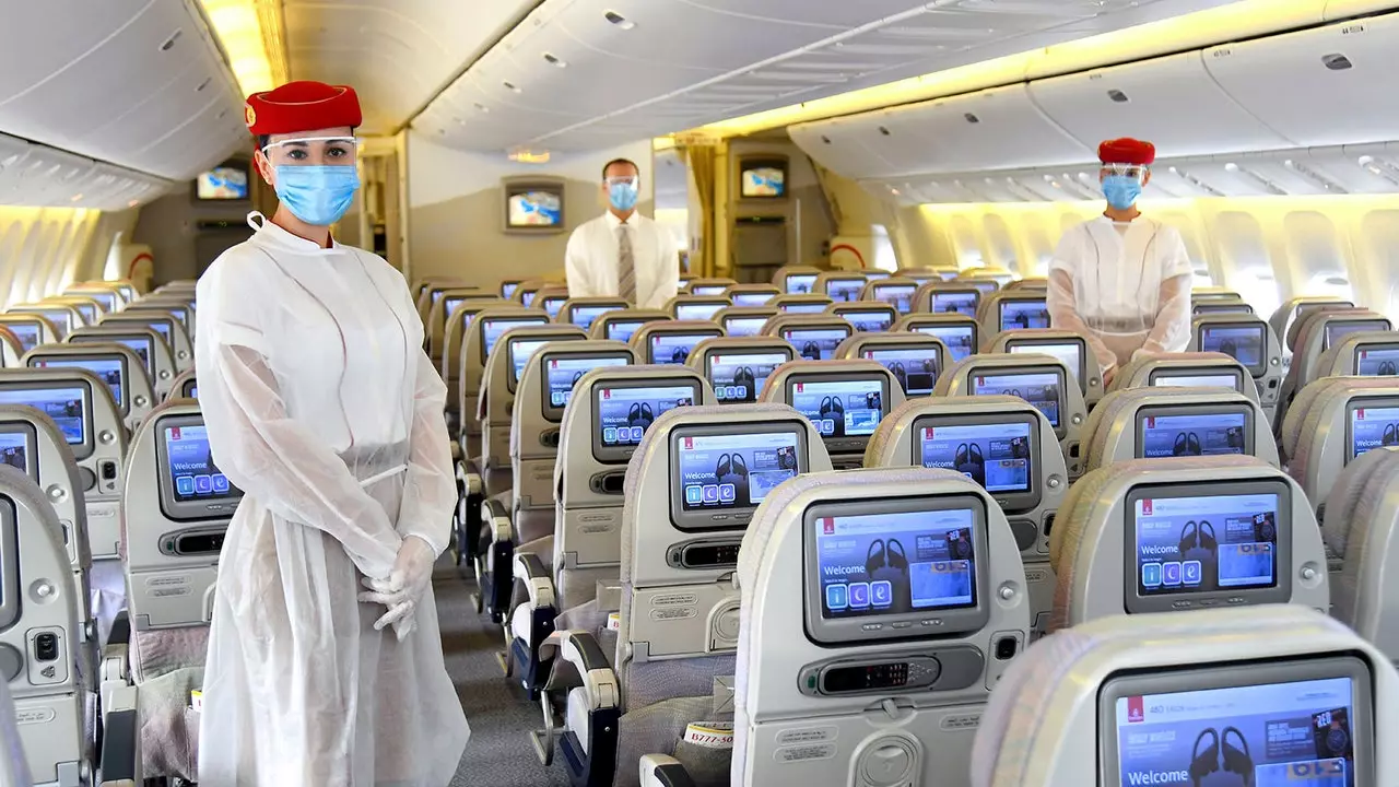 Emirates, die erste Fluggesellschaft, die Schnelltests bei allen ihren Passagieren durchführt