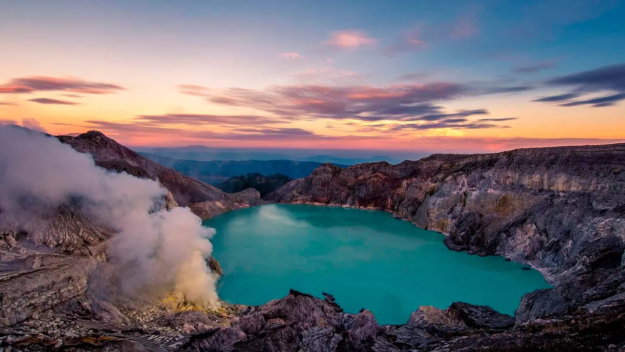 Kawah Ijen, hið ótrúlega „bláa hraun“ eldfjall