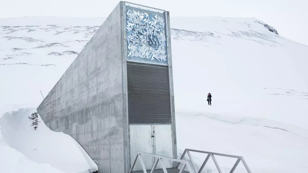 Ní “an cruinneachán ag deireadh an domhain” é Banc Síl Domhanda Svalbard, is mó i bhfad é