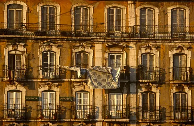 Typesch Balkon zu Alfama