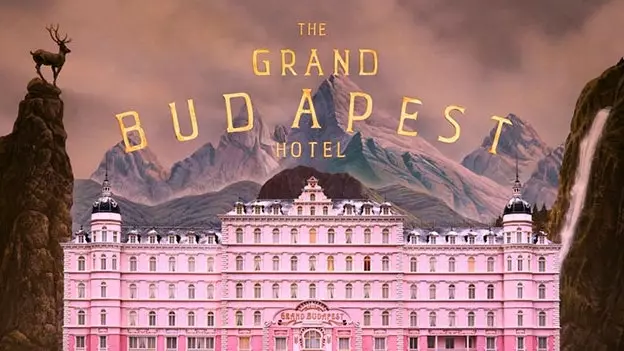 Zakaj želimo spati v hotelu Grand Budapest Wesa Andersona